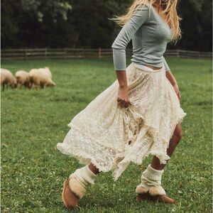 UGG Women's Bailey Button II boots chestnut color